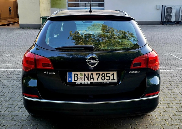 Opel Astra cena 24900 przebieg: 273000, rok produkcji 2015 z Łódź małe 277